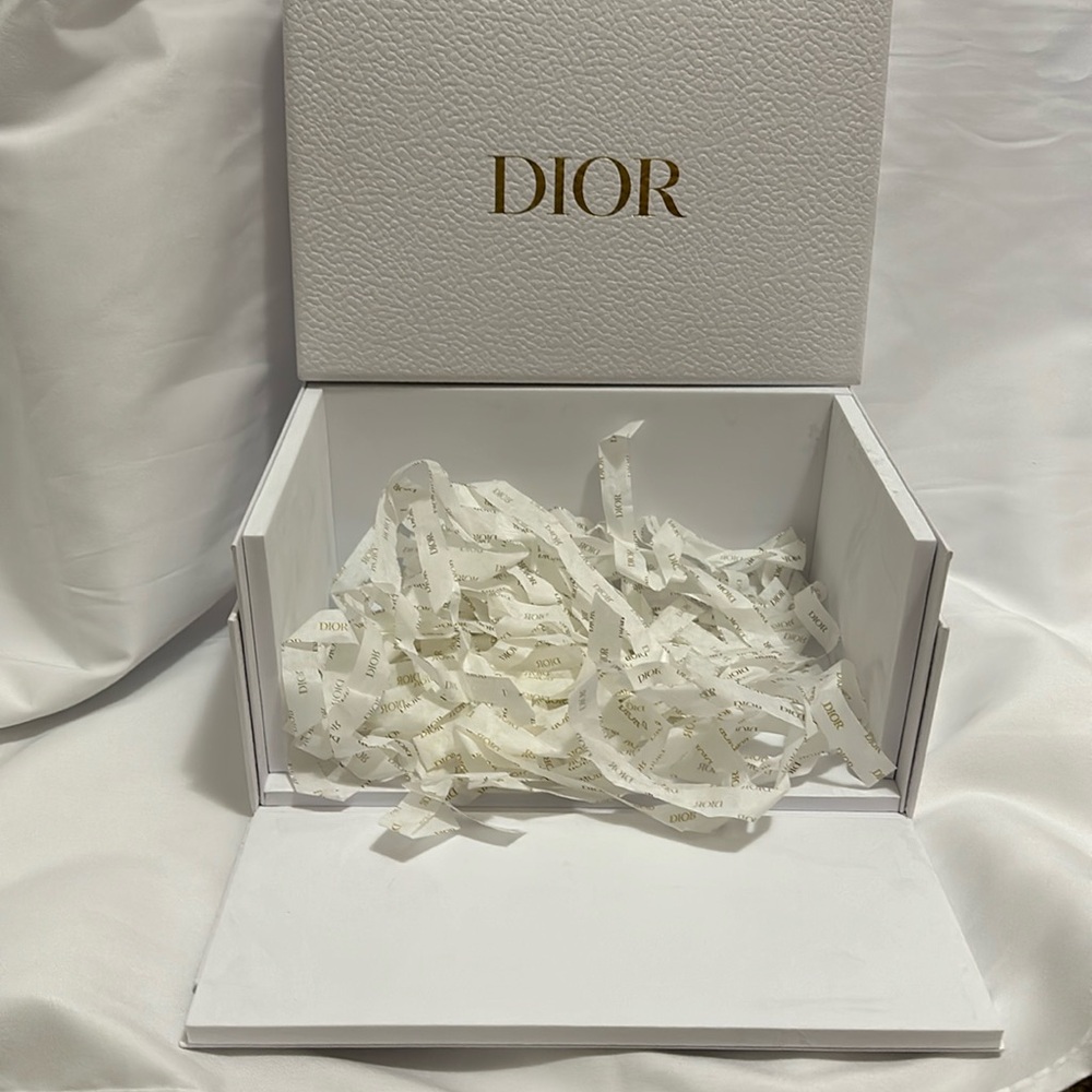 DIOR BOX WITH FOLD DOWN FRONT AND DIOR SHREDDED PAPER